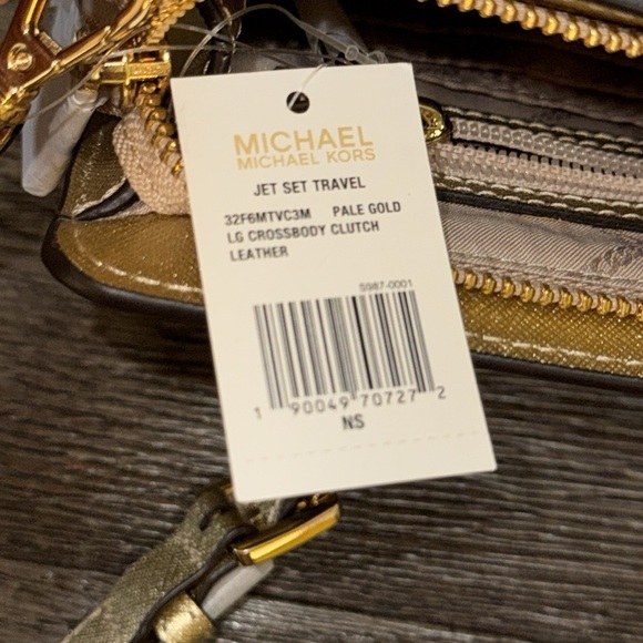 Michael Kors Jet Set Travel Large Saffiano Leather Crossbody Clutch Pale Gold - Picture 12 of 15